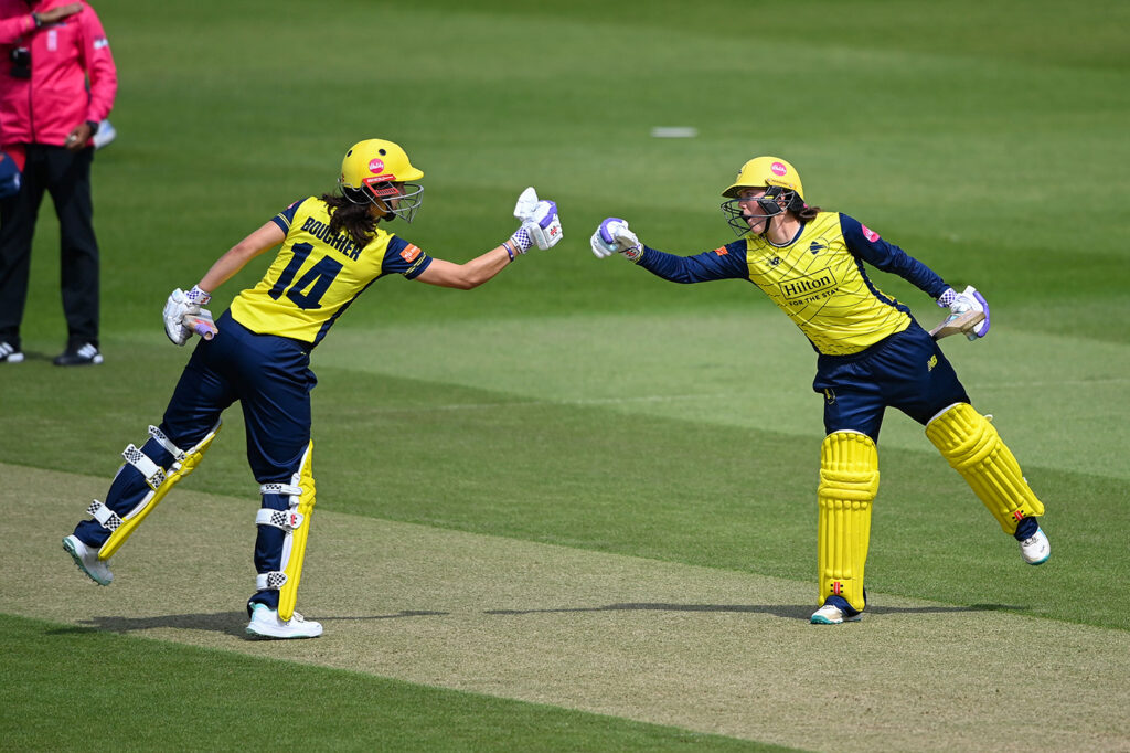 Bouchier, McCaughan plunder record score as Hampshire down Essex